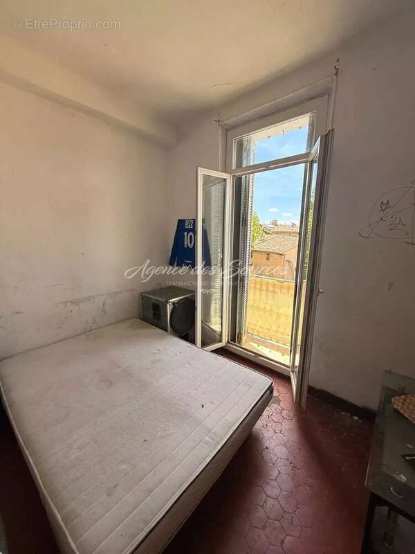 Appartement à VARAGES