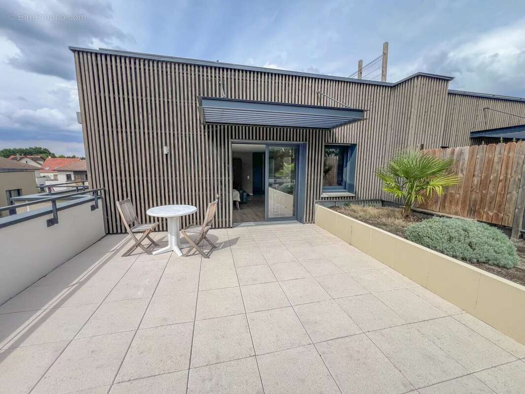 Appartement à LE MESNIL-SAINT-DENIS