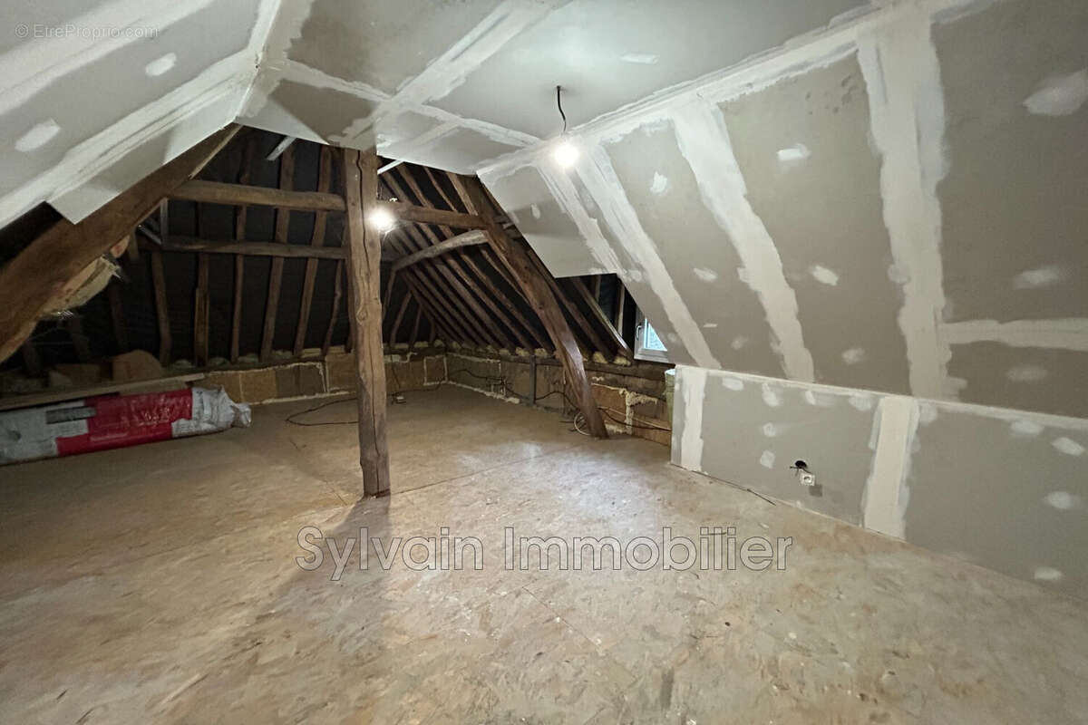 Maison à FEUQUIERES