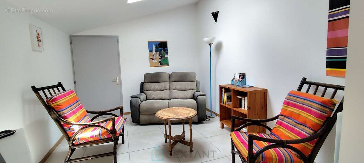 Maison de caractère entièement rénovée avec gîte, chambre d'hôtes, piscine et revenus locatifs - photo 16