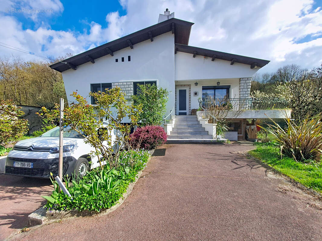 *** SOUS OFFRE *** Maison de 97 m2 avec sous sol dans un cadre féerique - photo 2