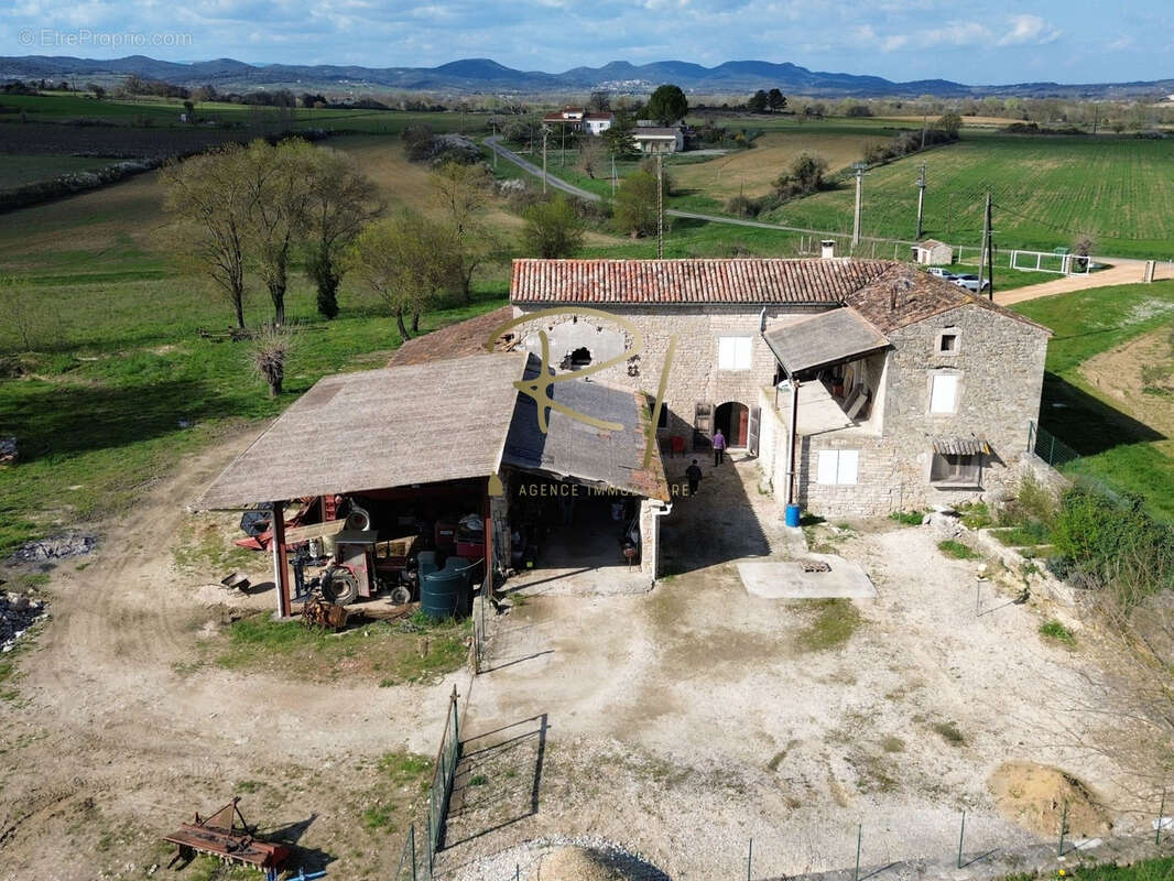 Maison à SAINT-JEAN-DE-MARUEJOLS-ET-AVEJAN