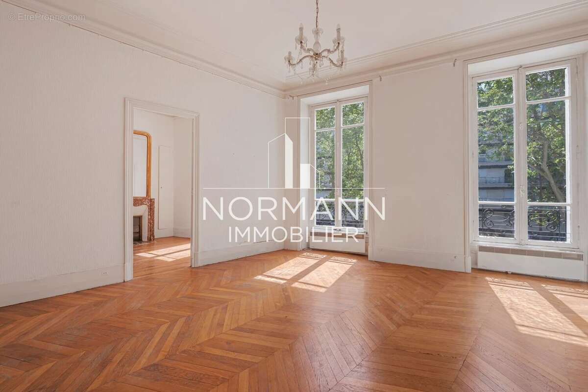 Appartement à NEUILLY-SUR-SEINE