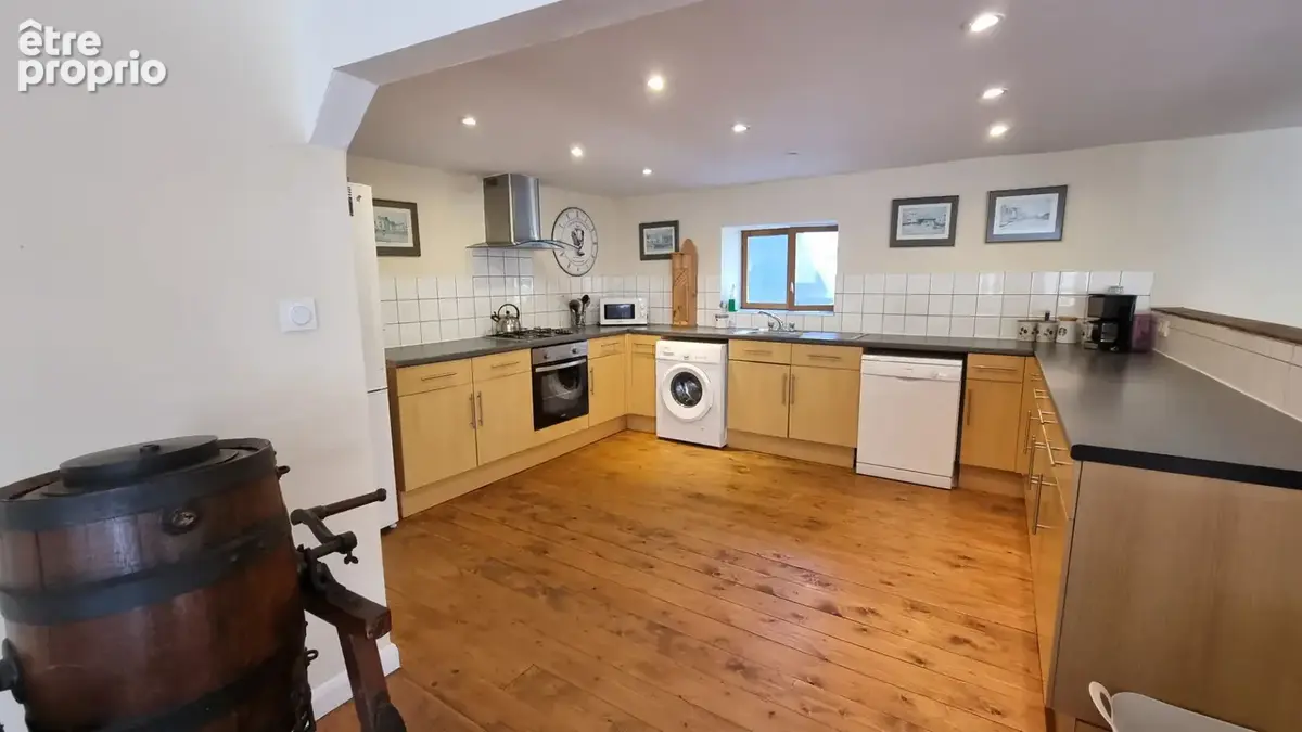 CÔTES-D'ARMOR, Plussulien, Magnifique longère de 5 chambres avec logement attenant de 3 chambres et dépendances - photo 11