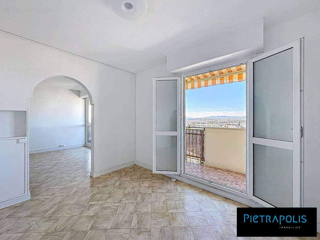 Chambre 3 ou salle à manger - Appartement à RILLIEUX-LA-PAPE