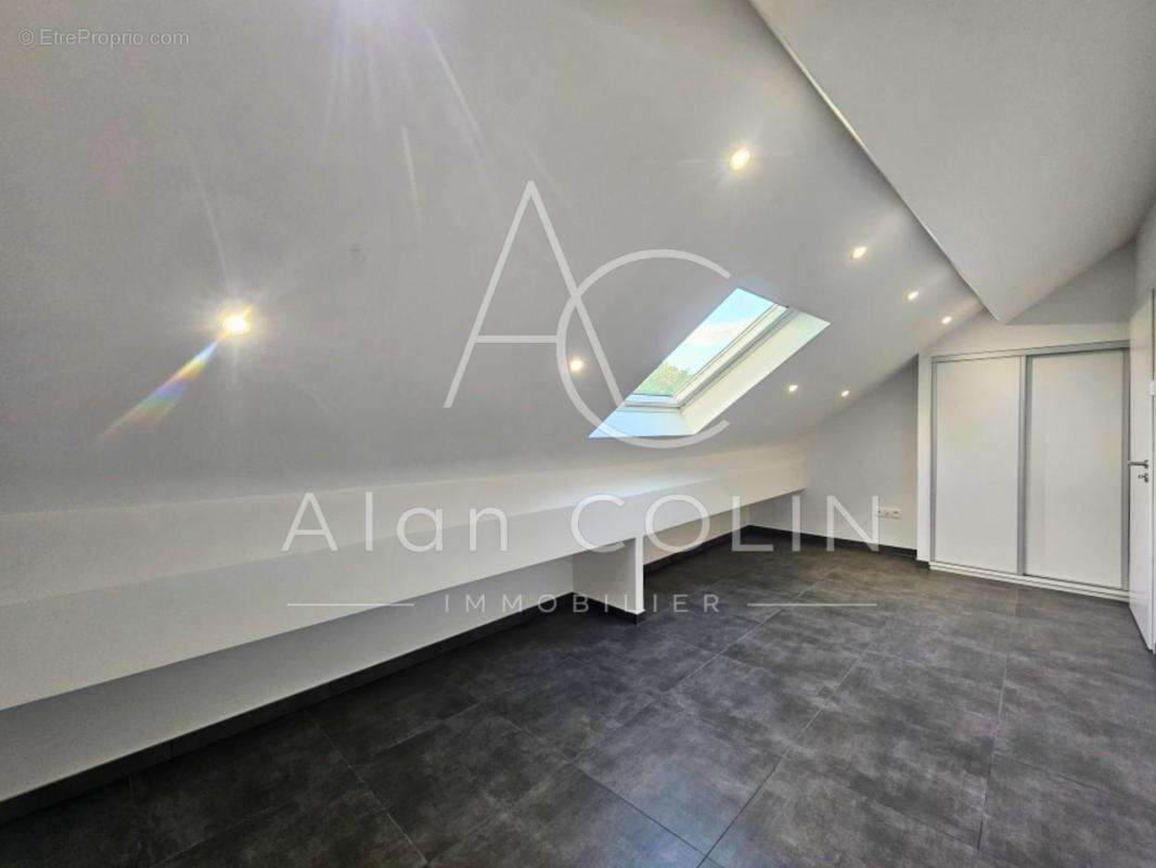 BASSE-RENTGEN – Maison rénovée 127 m² habitables, volumes, confort et frontière luxembourgeoise - photo 12