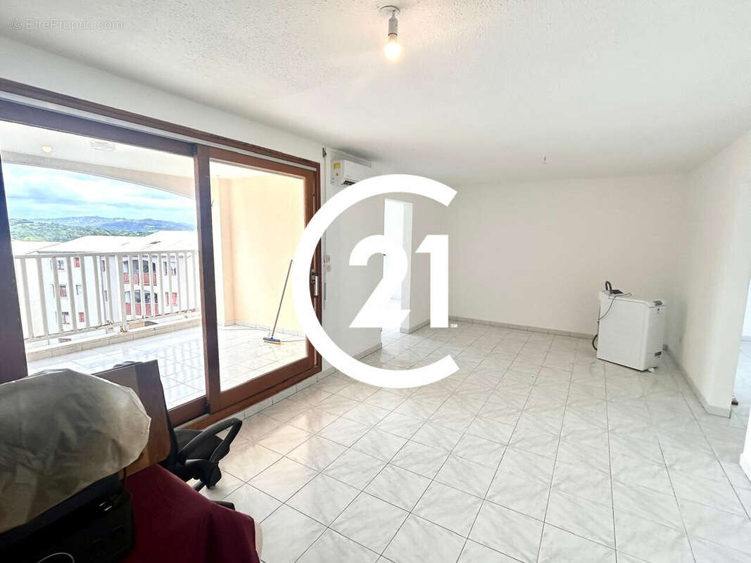 Appartement 68 m² à Le Lamentin  - photo 2