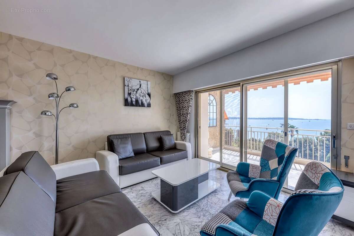 Appartement à VALLAURIS