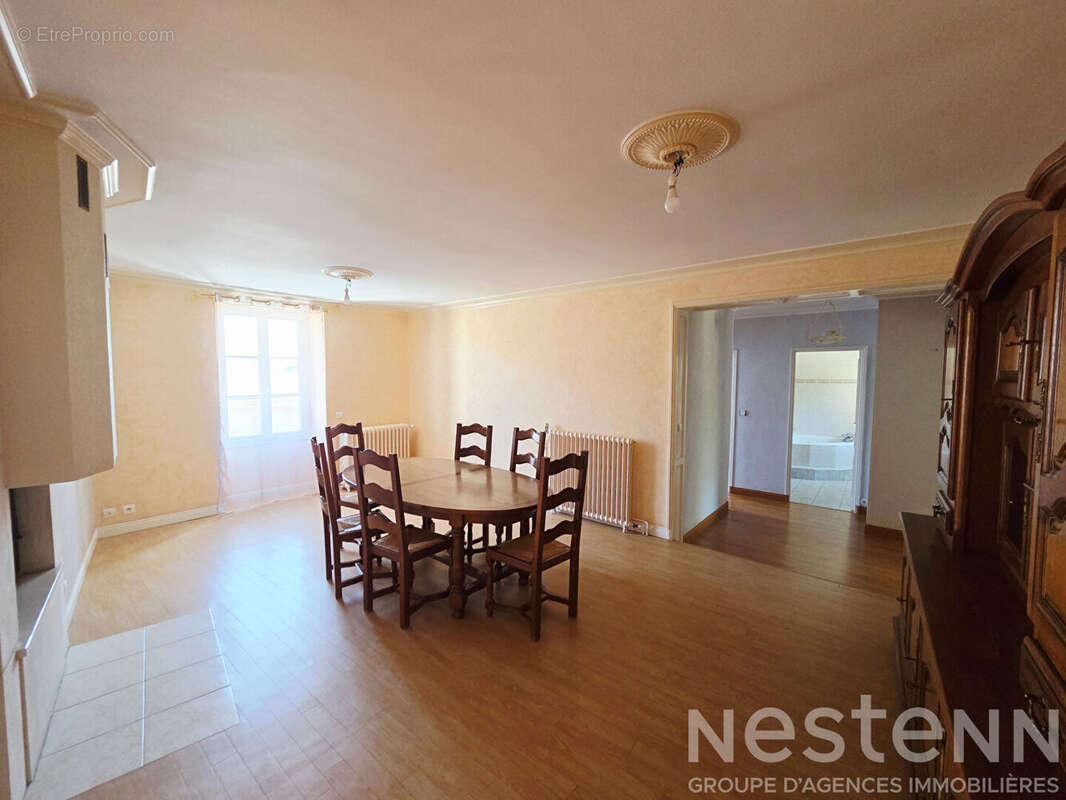 Maison à COULANS-SUR-GEE