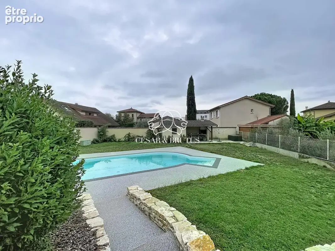 Maison 8 pièces 240 m² à vendre à Chassieu (69680) - photo 2