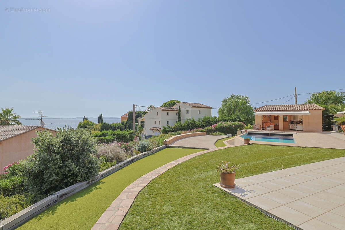 Maison à CARQUEIRANNE