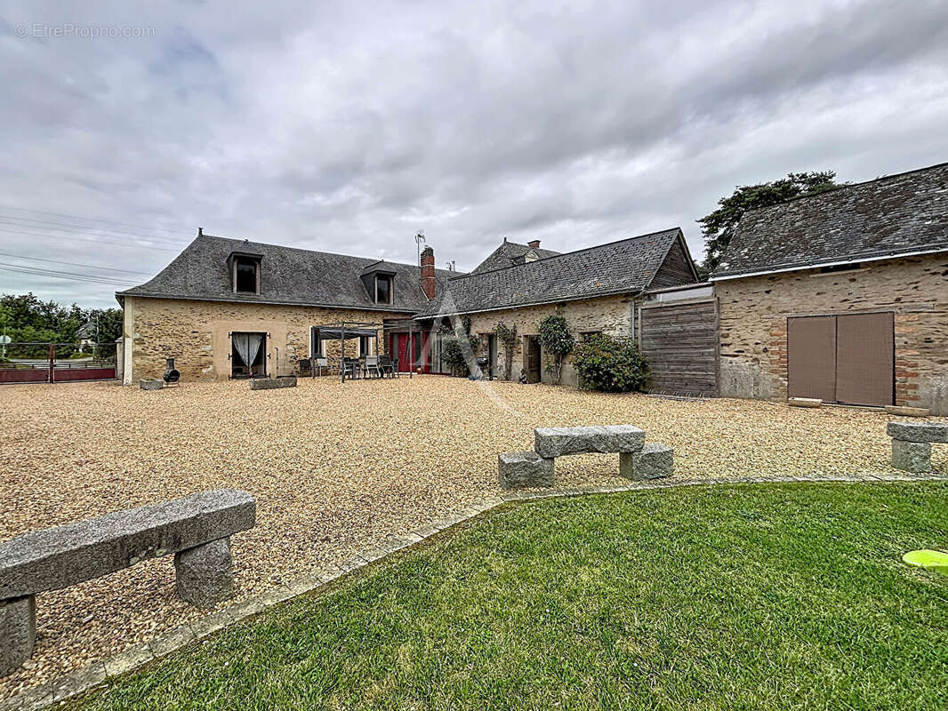 Maison Hauts D Anjou 5 pièce(s) 175 m2 - photo 2