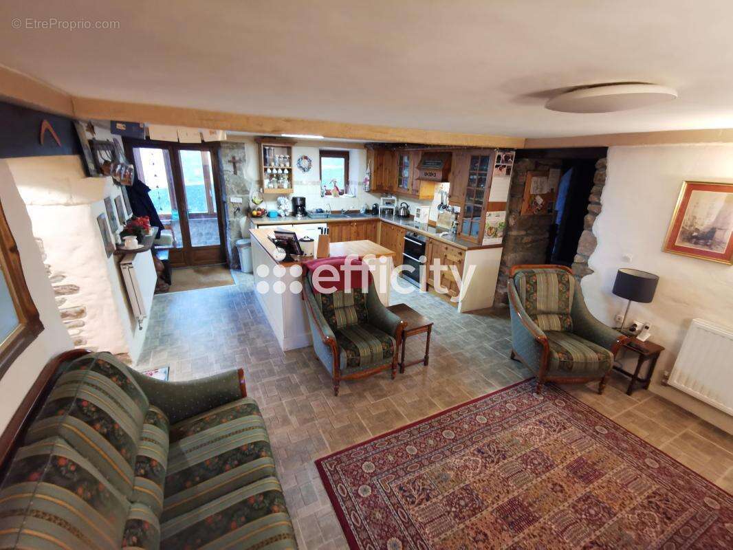 Maison à SAINT-SEVER-CALVADOS