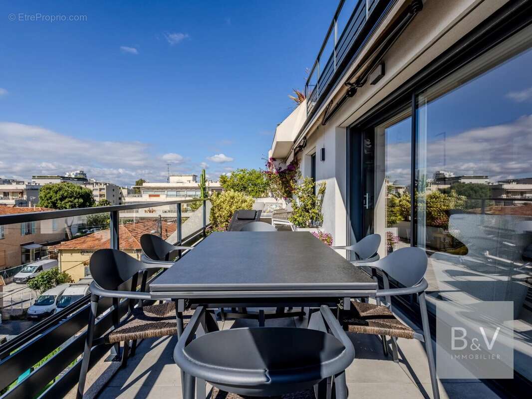 Appartement à SAINT-LAURENT-DU-VAR