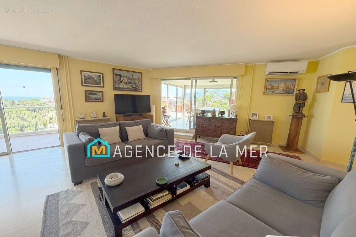Appartement à MANDELIEU-LA-NAPOULE