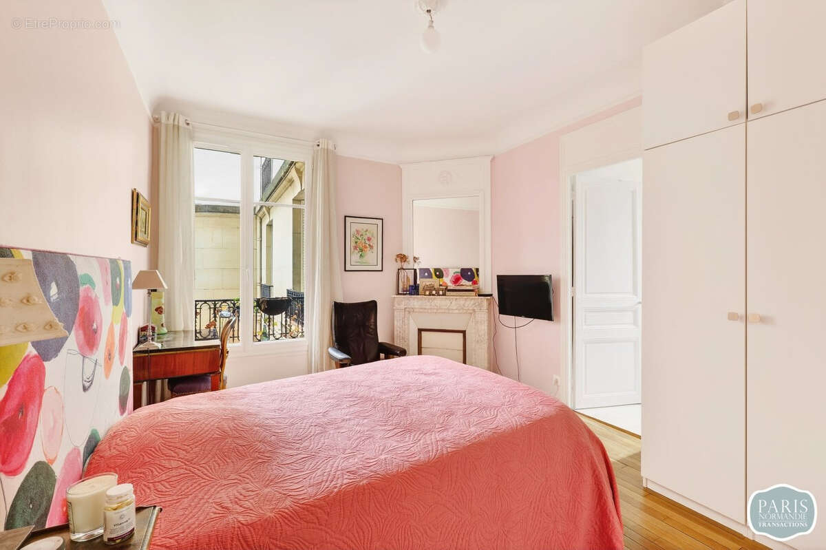 Appartement à PARIS-16E