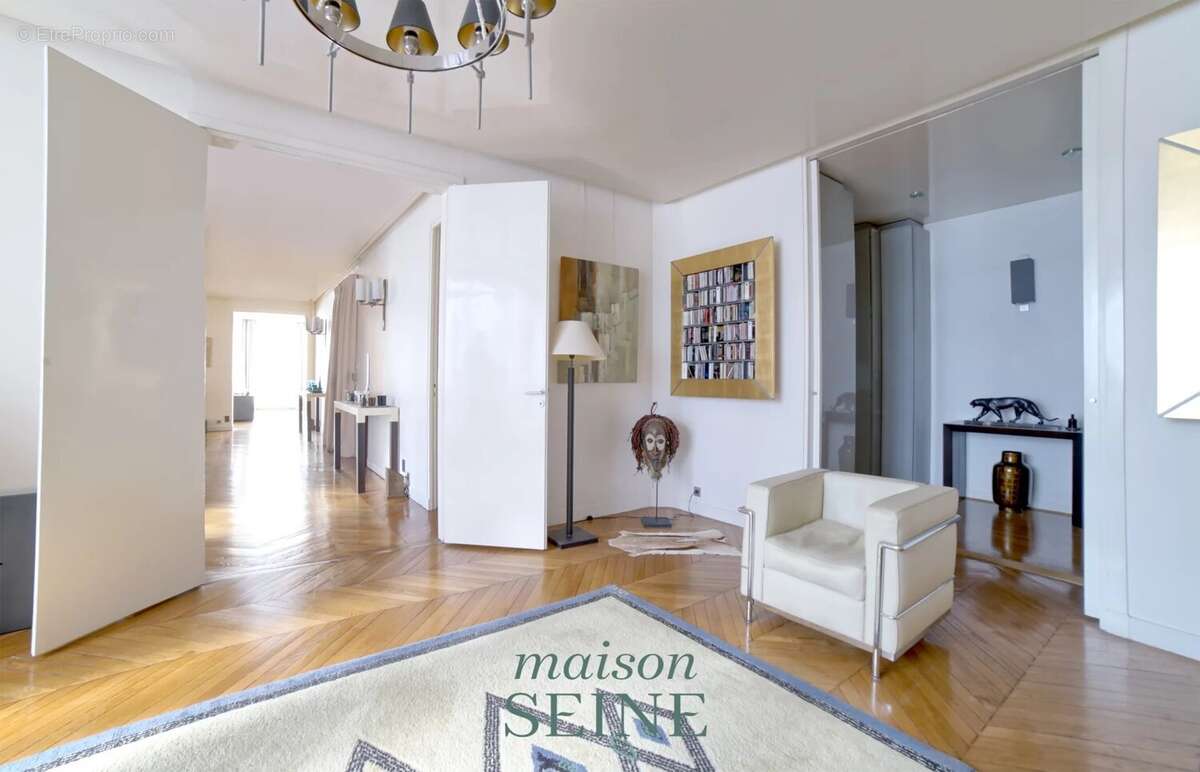 Appartement à PARIS-17E