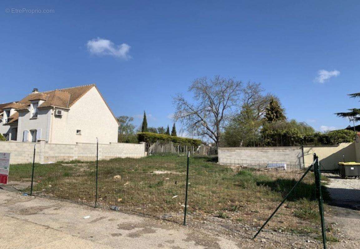 Terrain à LONGPONT-SUR-ORGE