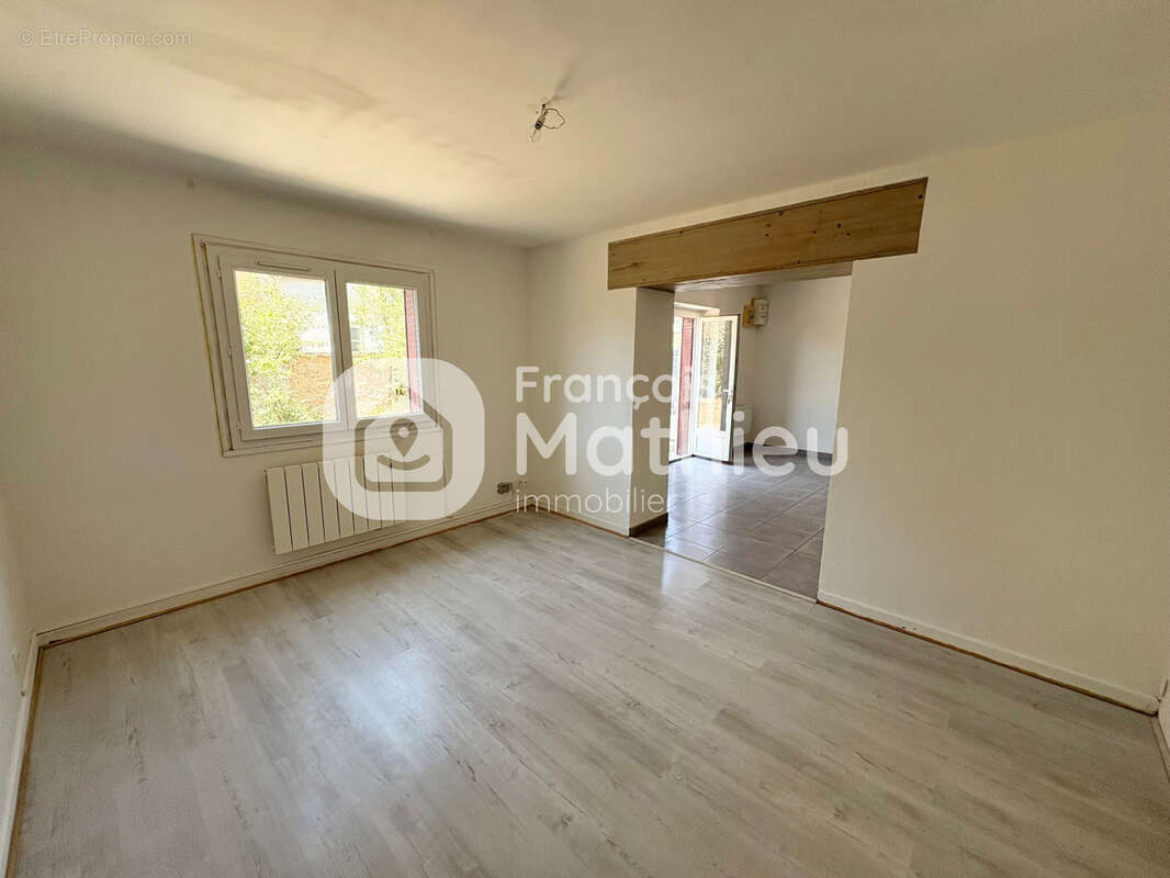 Saint Nizier le Désert : Appartement T2 de 51m2 hab - jardin de 221m2 - photo 3