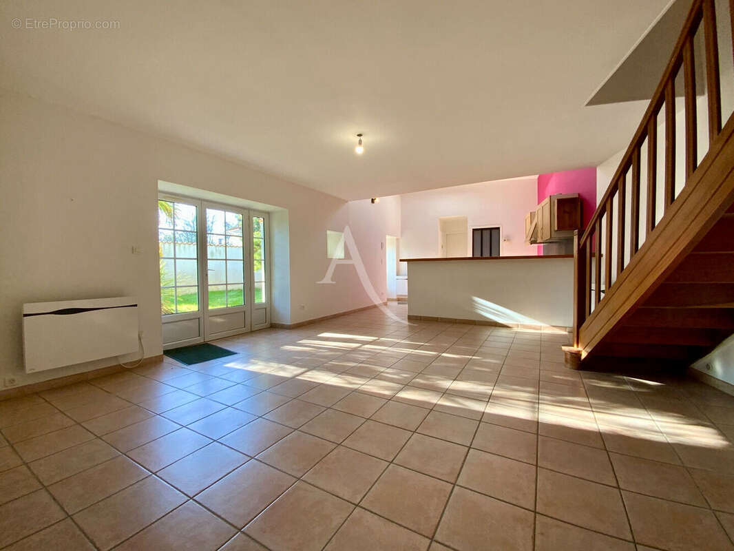 Maison à SALLES-D&#039;ANGLES