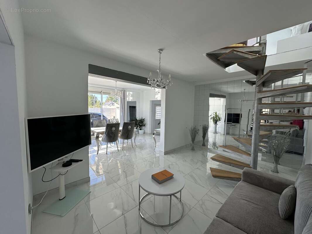 Salon - Maison à ARNAGE