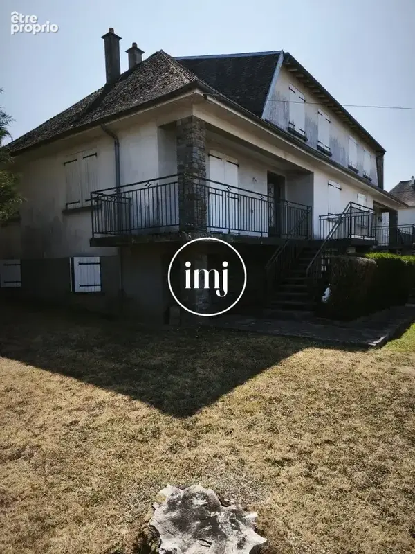 Maison à SAINT-YRIEIX-LA-PERCHE