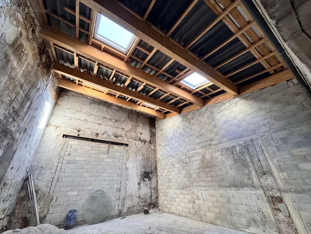 Commerce à MARSEILLE-6E