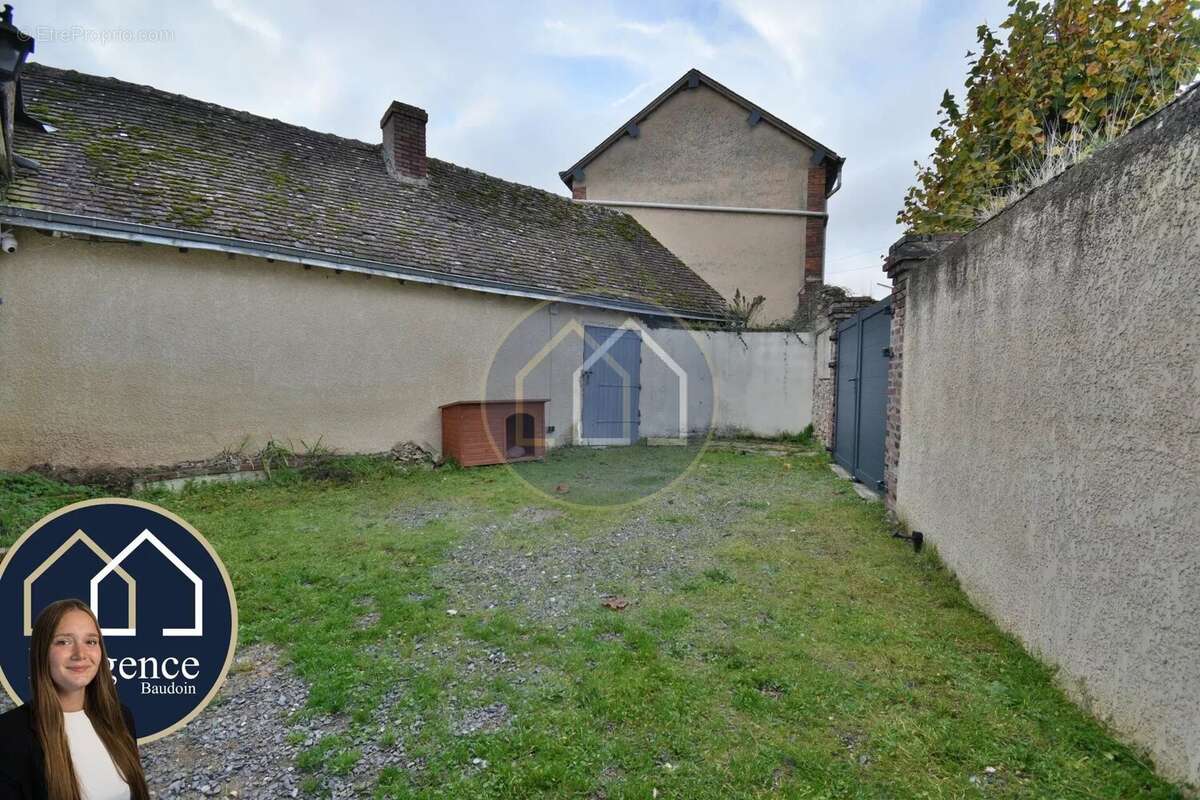 Maison à CLEVILLIERS