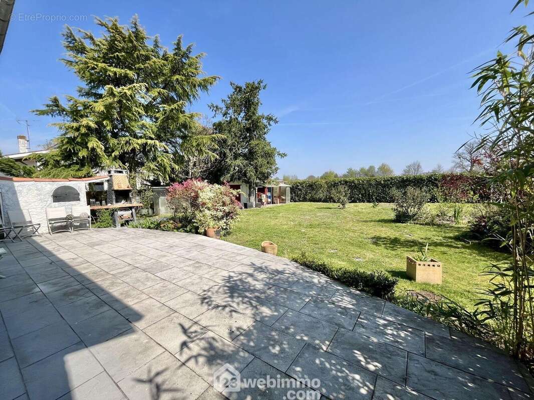 Maison 137 m² à Saint-Medard-En-Jalles  - photo 3
