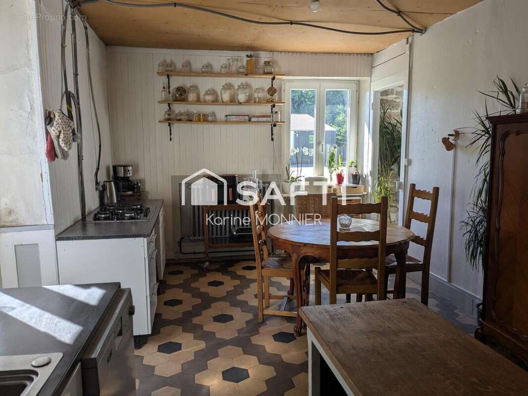 Maison 330 m² à Vers-En-Montagne  - photo 6