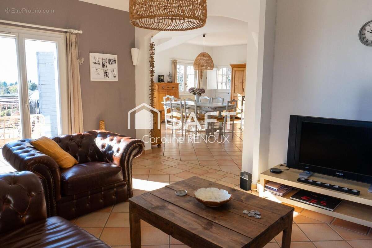 Maison 150 m² à Puyvert  - photo 4