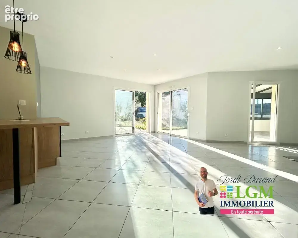 Nesmy — Plain-pied lumineux avec véranda chauffée et double garage - photo 4