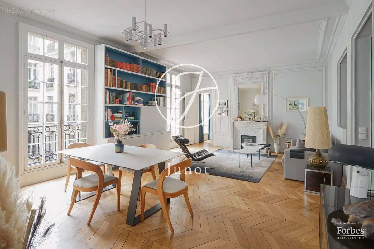 Appartement à PARIS-17E