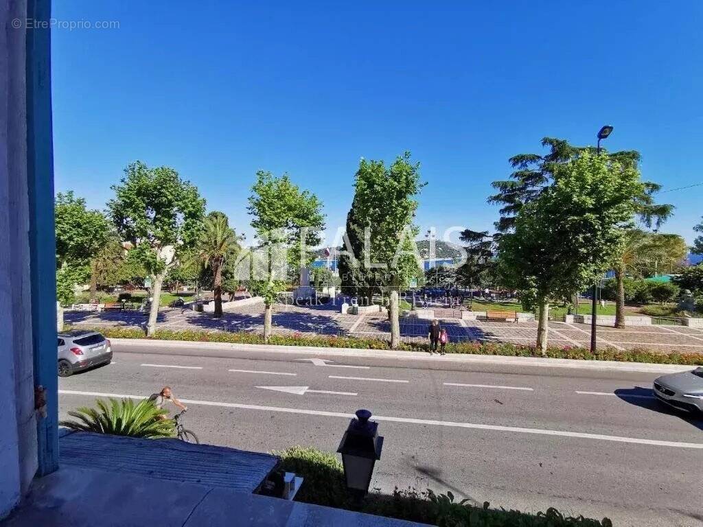 Commerce à VILLEFRANCHE-SUR-MER