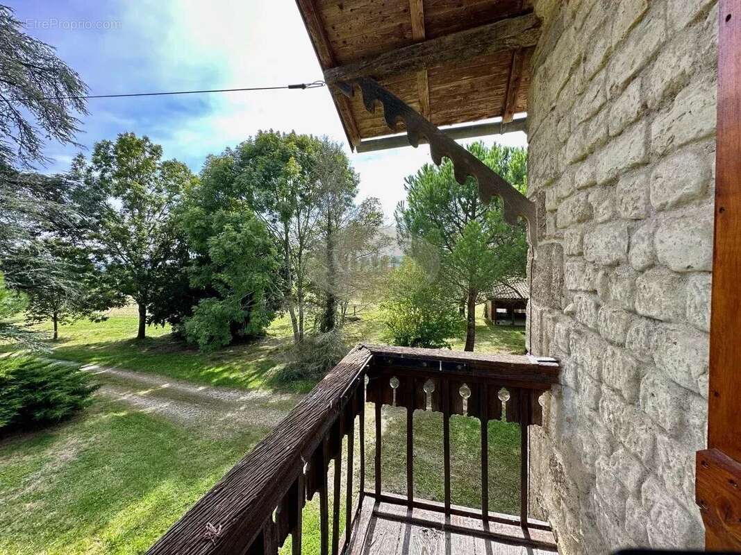 Maison à MONLEON-MAGNOAC