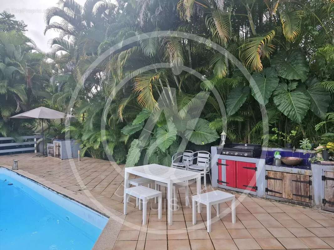 Maison à PETIT-BOURG