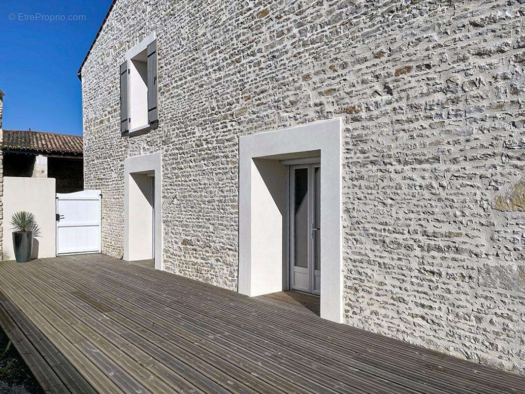 Maison à SAINT-SAUVEUR-D'AUNIS
