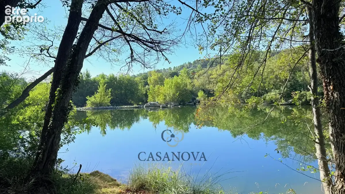 Domaine de 32 hectares en bord de rivière avec deux batisses entièrement rénovées, piscines et potentiel touristique en Occitani - photo 2
