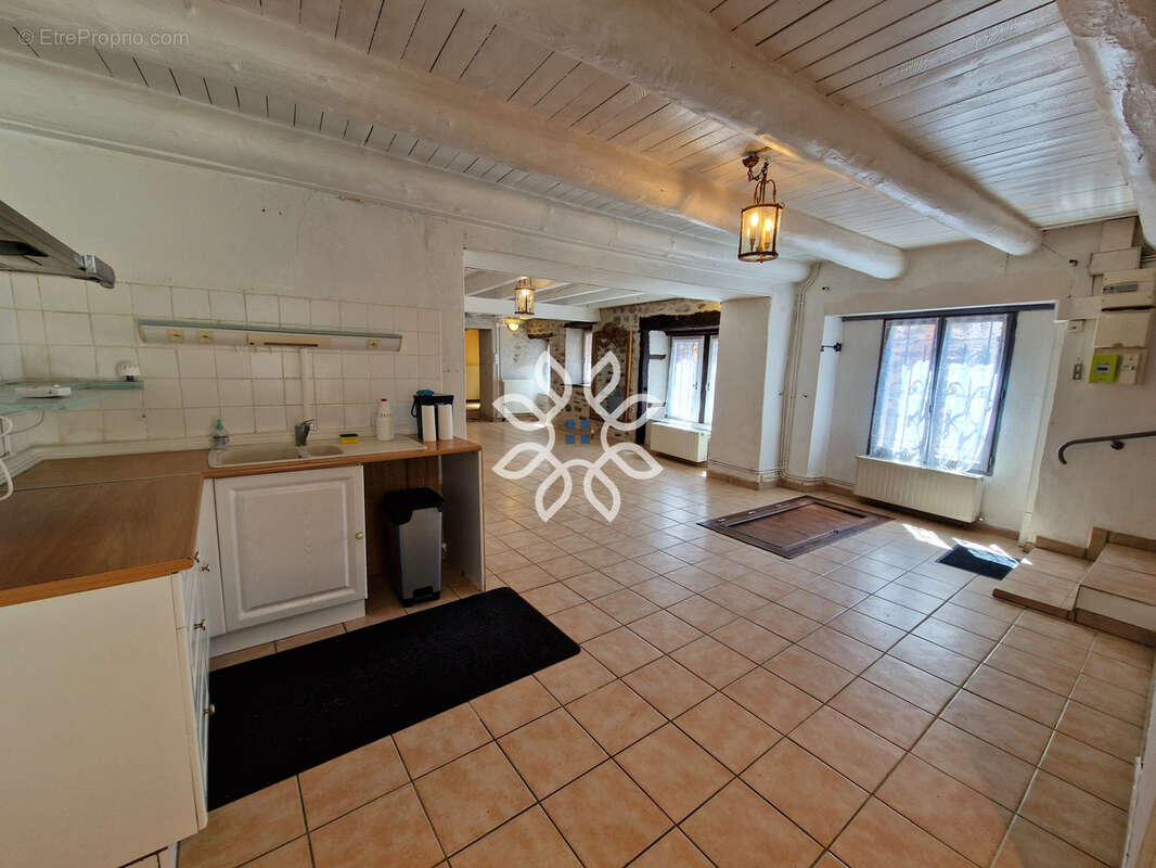 Maison en pierre de caractère au cœur de Lamothe - photo 9