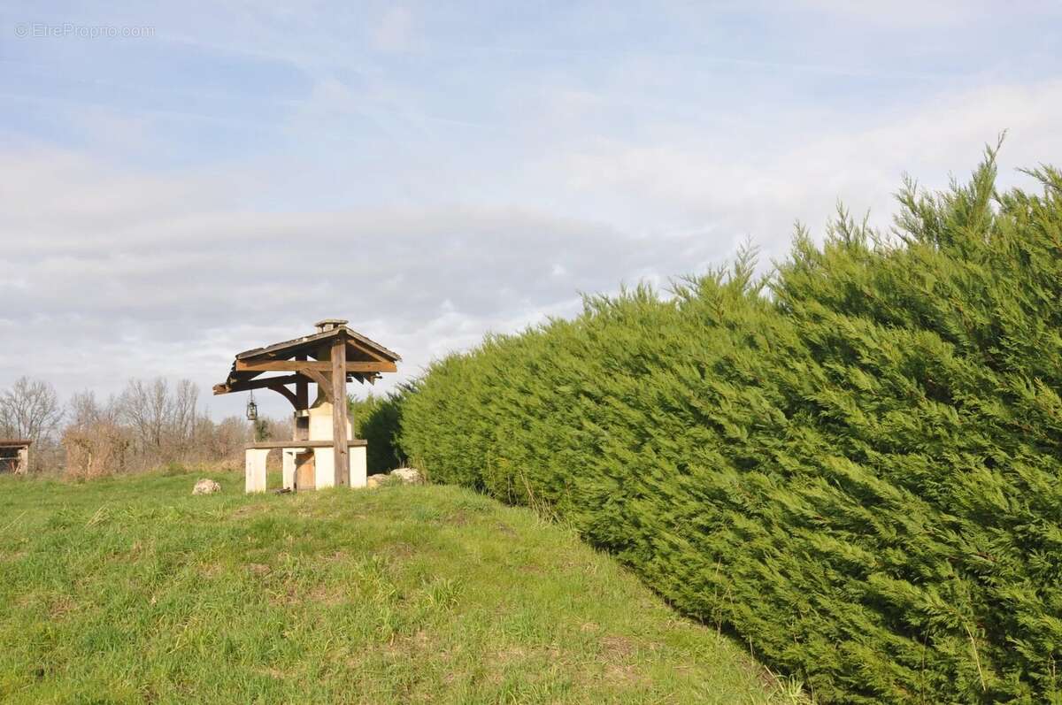 Maison à LA ROCHE-CHALAIS