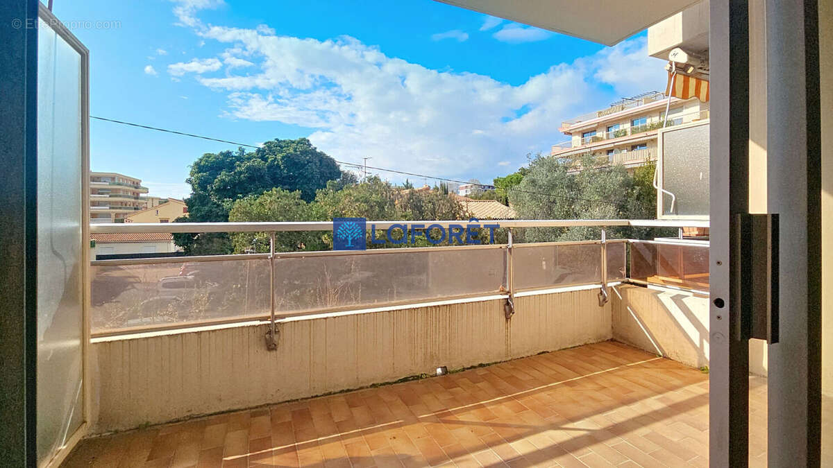 Appartement à SAINT-LAURENT-DU-VAR