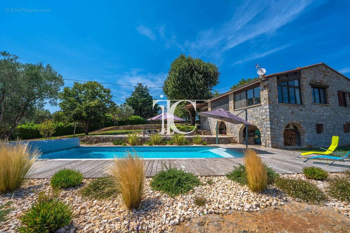 Mas du xviiieme 166m² habitables 4272m² de terrain piscine 11x5 - photo 25
