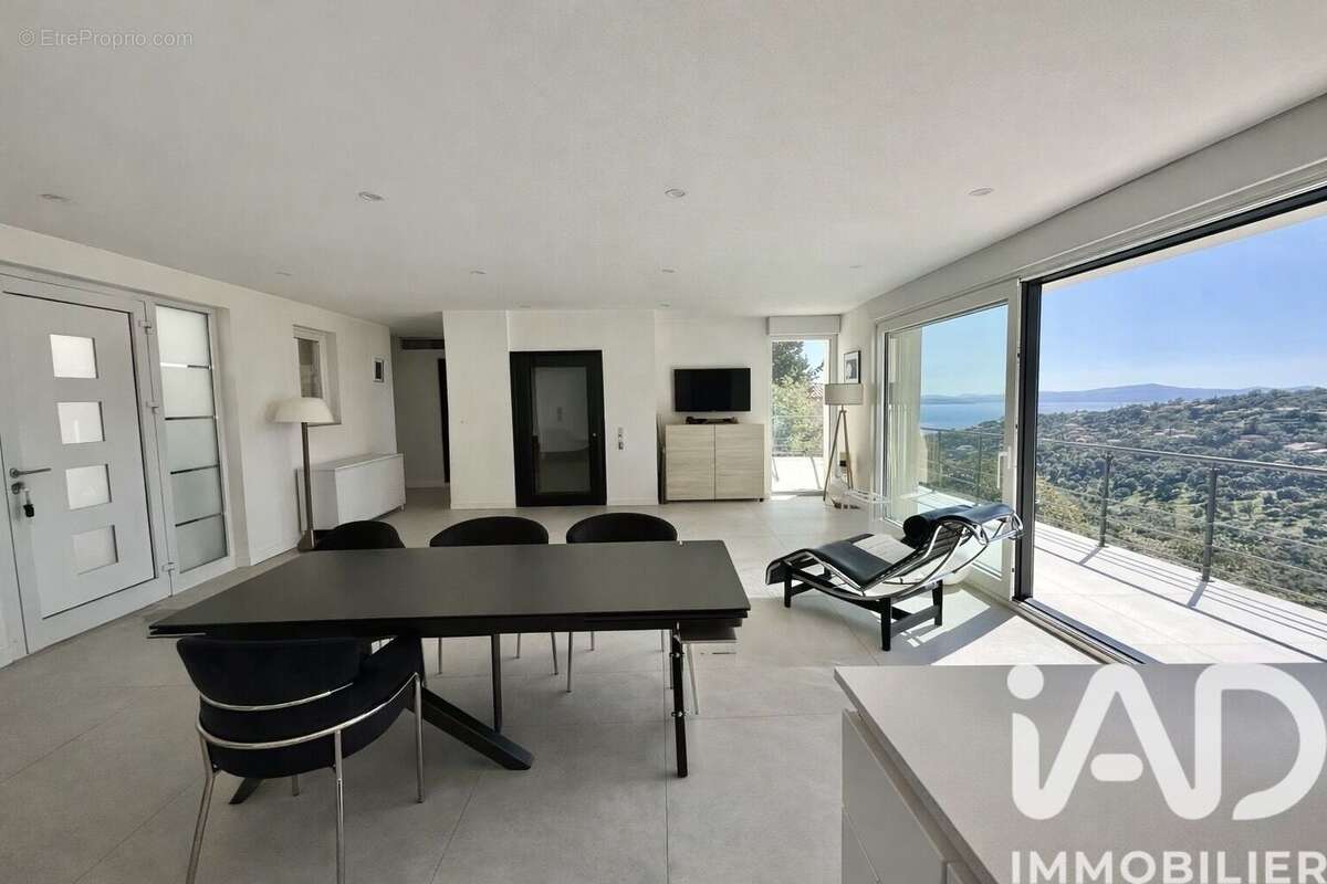 Photo 5 - Maison à ROQUEBRUNE-SUR-ARGENS