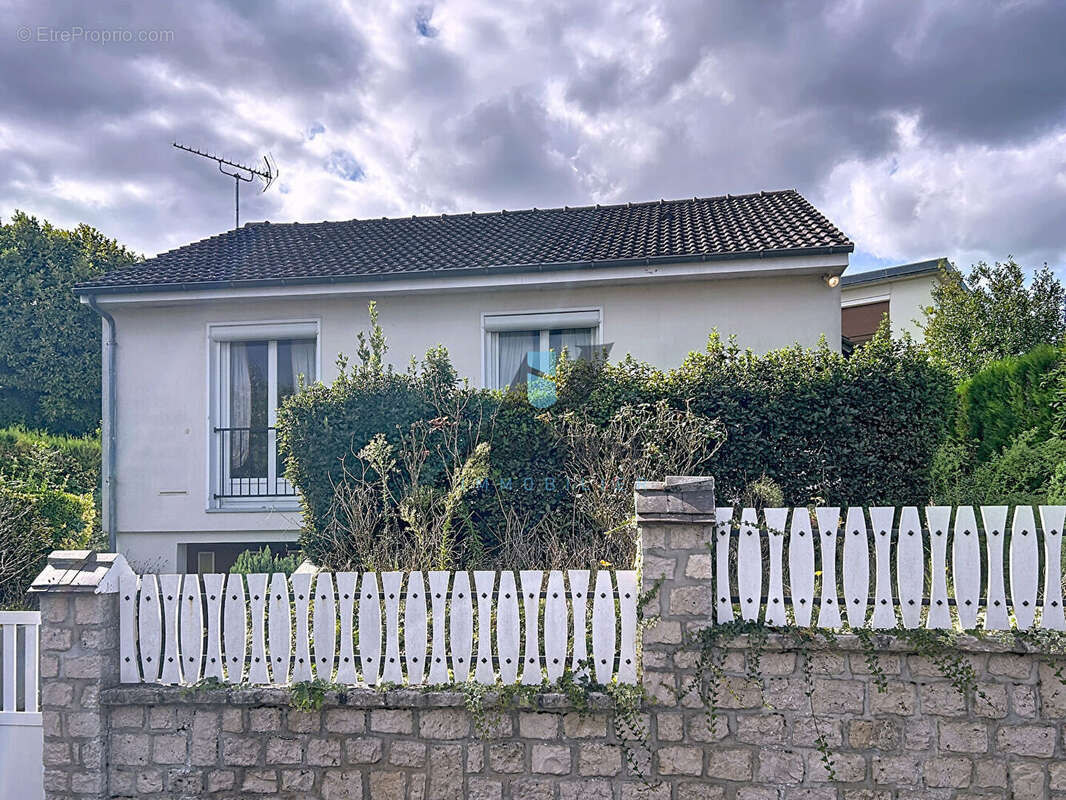 Maison à SAINT-PIERRE-LES-NEMOURS