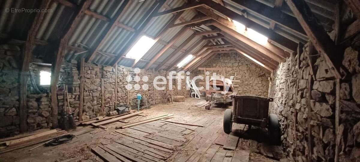 Maison 92 m² à Chaudes-Aigues  - photo 11