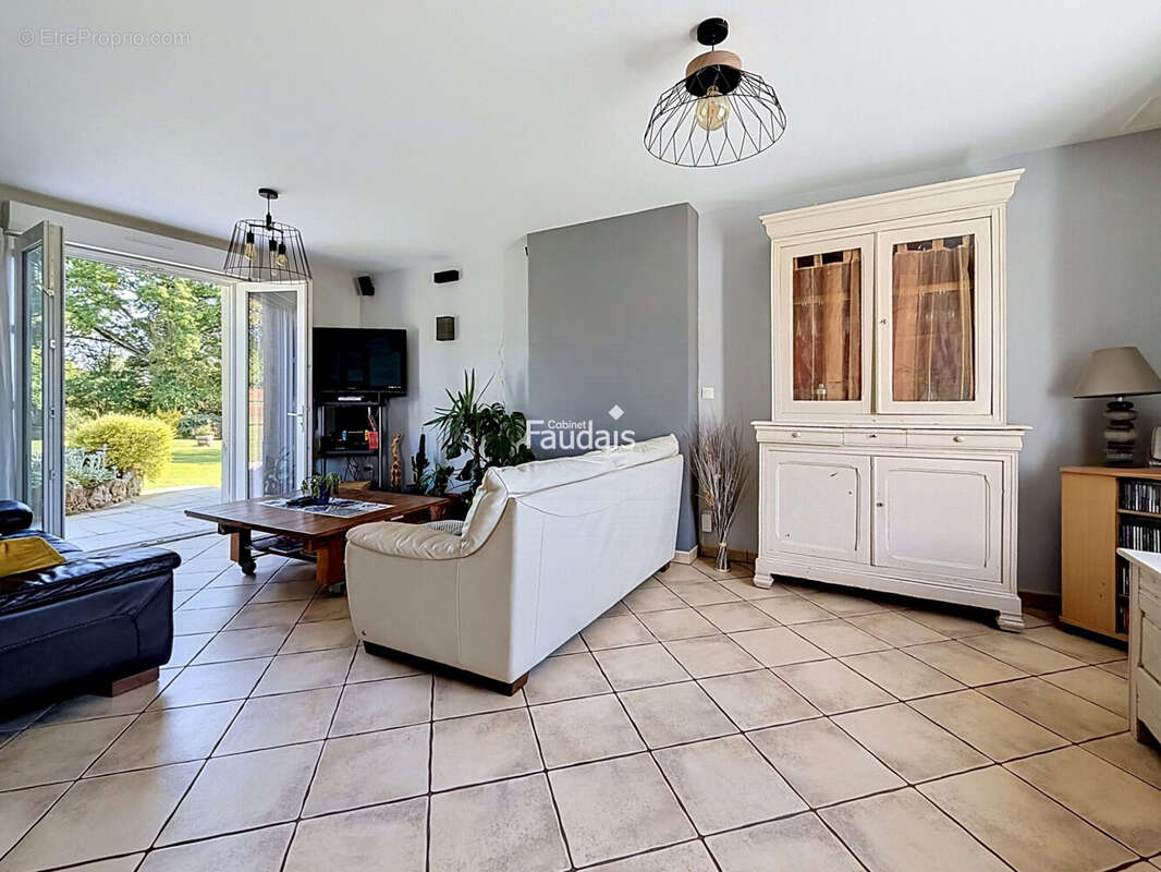 Maison 183 m² à Cavigny  - photo 9