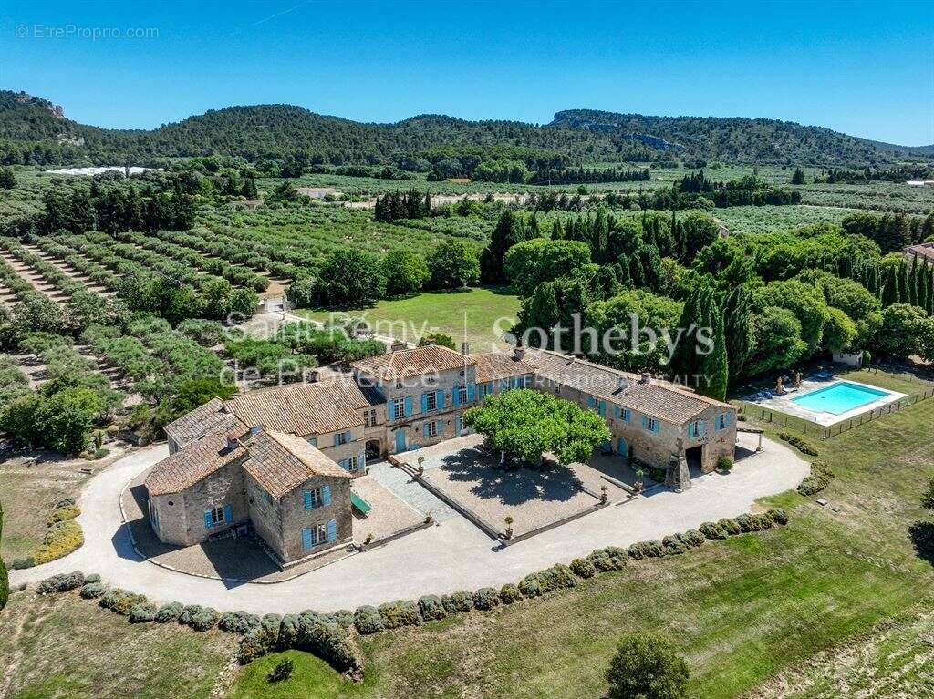 Au cœur des Alpilles, une propriété d’exception chargée d’histoire - photo 3