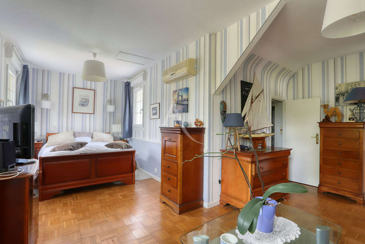 Maison à SAINT-ETIENNE-DU-ROUVRAY