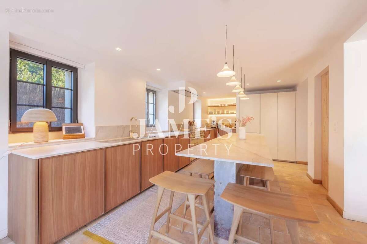 Maison 298 m² à Paradou  - photo 3
