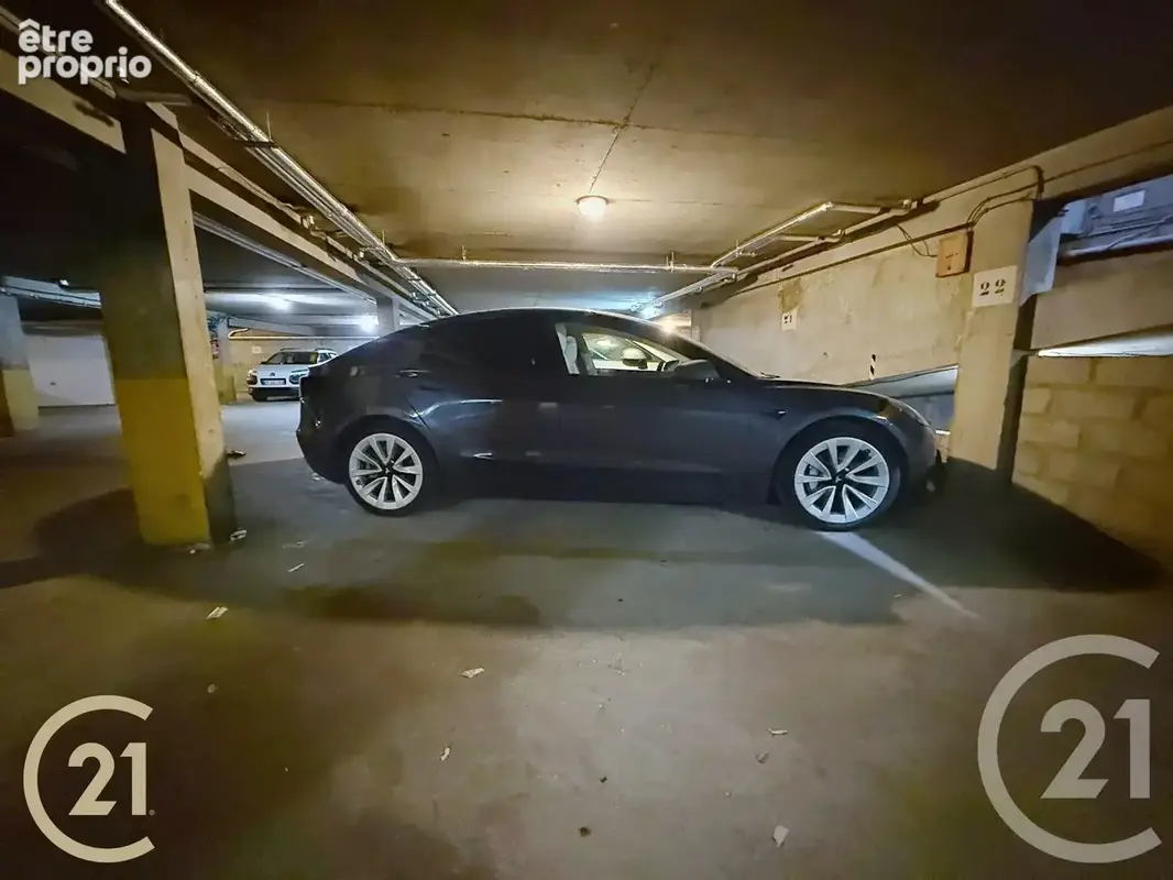 Photo Parking à Paris-12e au prix de 22 500€